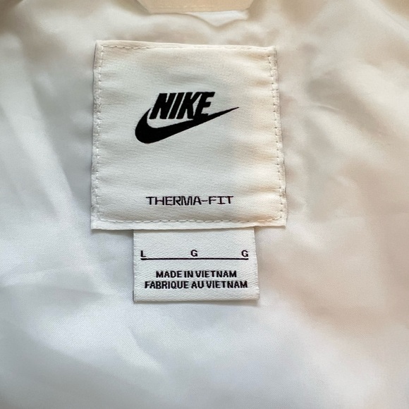 Nike Sportswear Windrunner
Therma-FIT Water-Resistant Puffer Jacket Price Drop! - Picture 5 of 5